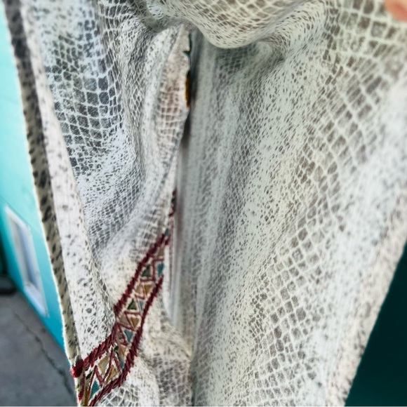 SAVANNA JANE BOHO EMBROIDERED PONCHO TOP SIZE 2X NWT V-NECK - Picture 7 of 10